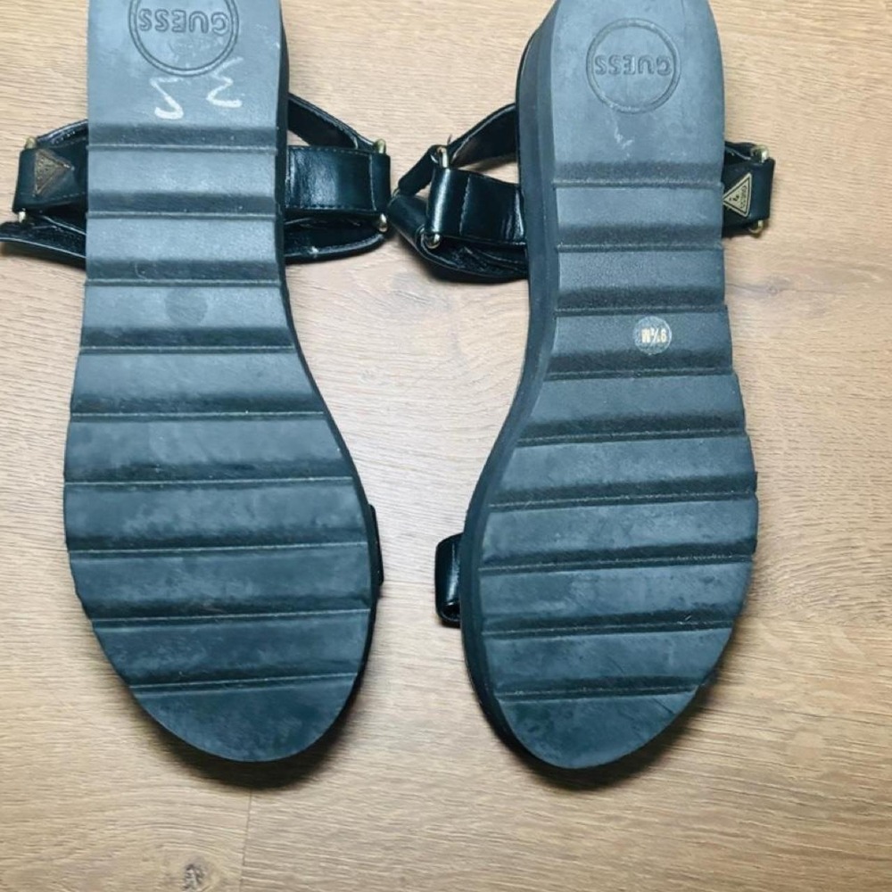 Guess Womens Black Leather Platform Sandals Gold Chain Detail Flatform Size 9.5 - Picture 5 of 5
